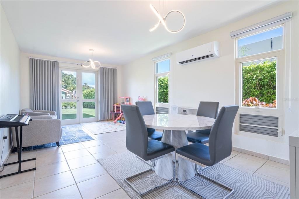 For Sale: $725,000 (4 beds, 2 baths, 2000 Square Feet)