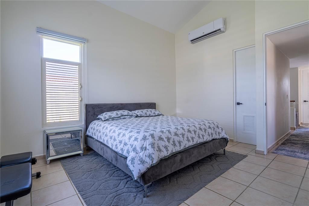 For Sale: $725,000 (4 beds, 2 baths, 2000 Square Feet)