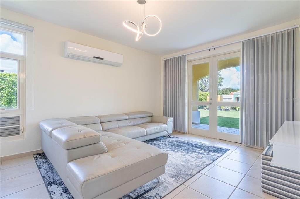 For Sale: $725,000 (4 beds, 2 baths, 2000 Square Feet)