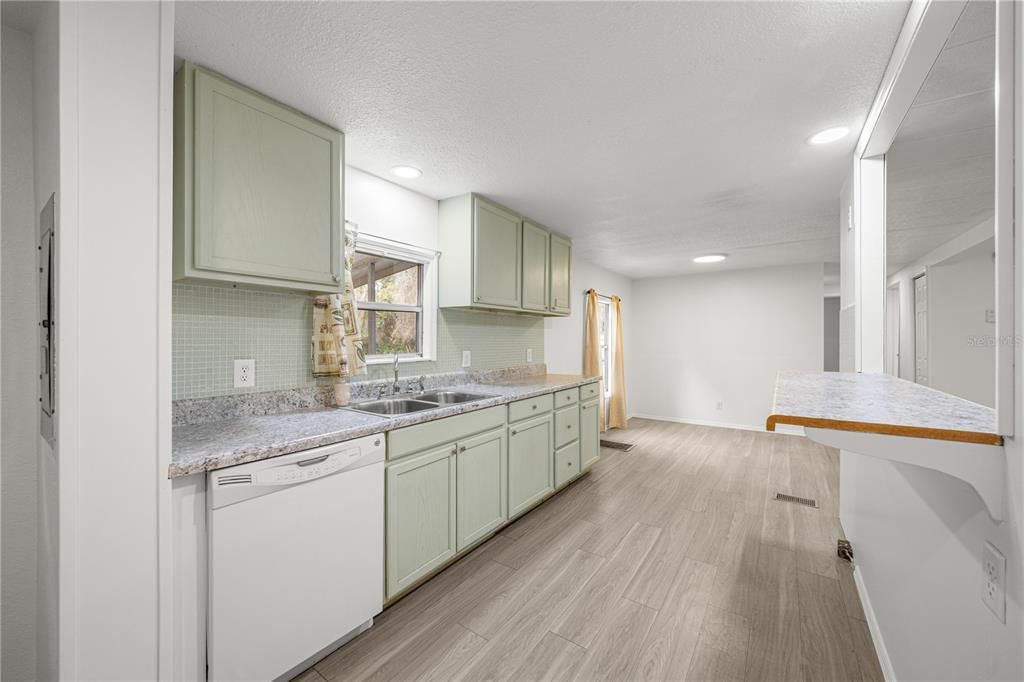 For Sale: $199,000 (3 beds, 2 baths, 1288 Square Feet)