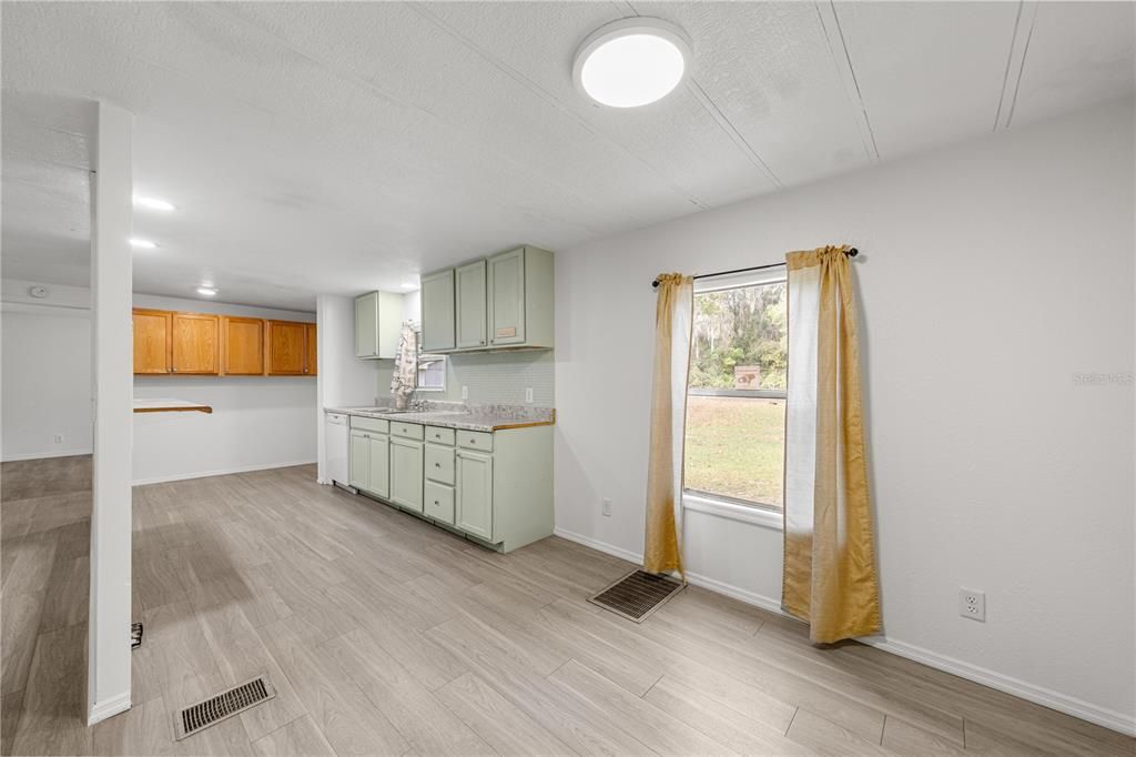 For Sale: $199,000 (3 beds, 2 baths, 1288 Square Feet)