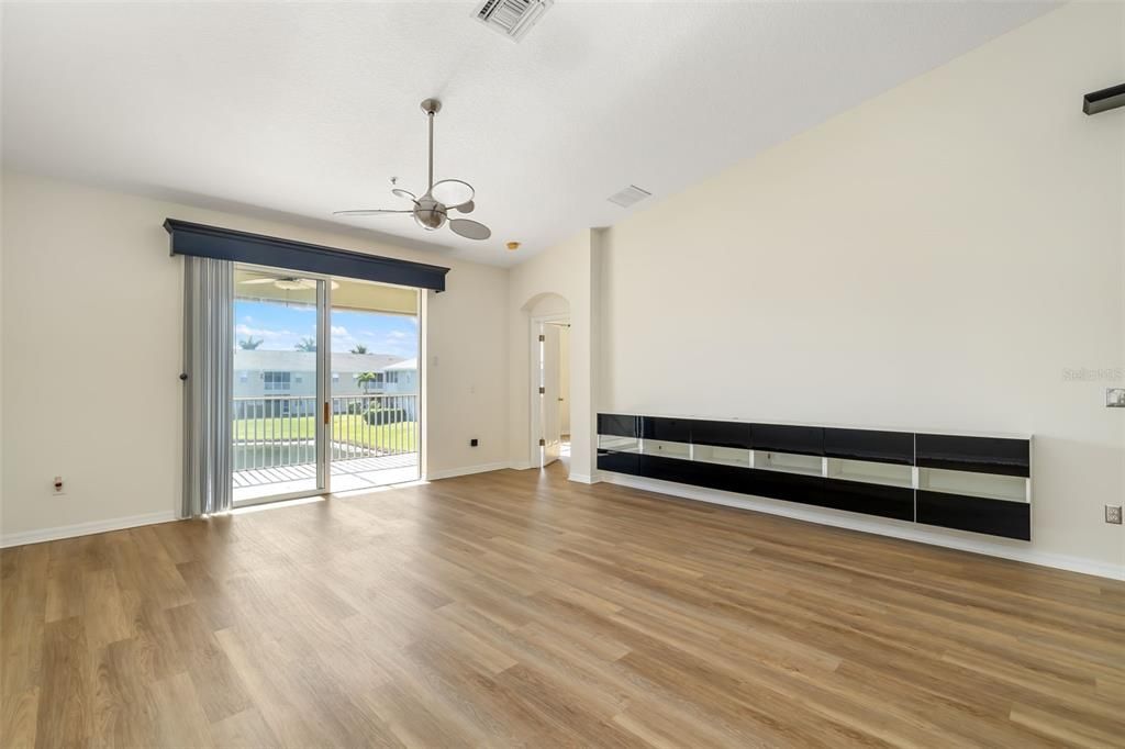 В аренду: $2,200 (2 спален, 2 ванн, 1920 Квадратных фут)