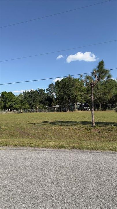 待售: $470,000 (2.38 acres)