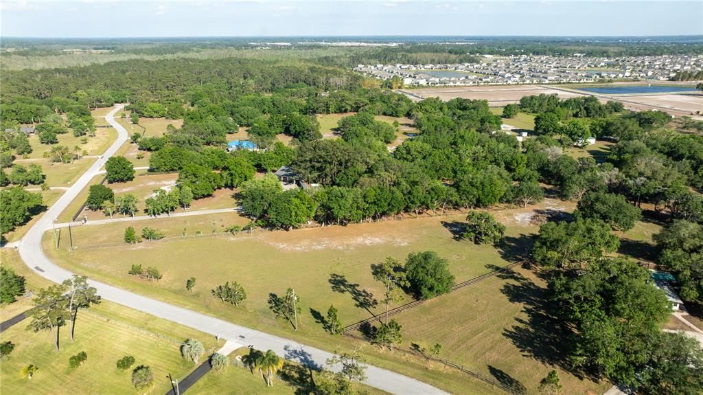 待售: $470,000 (2.38 acres)