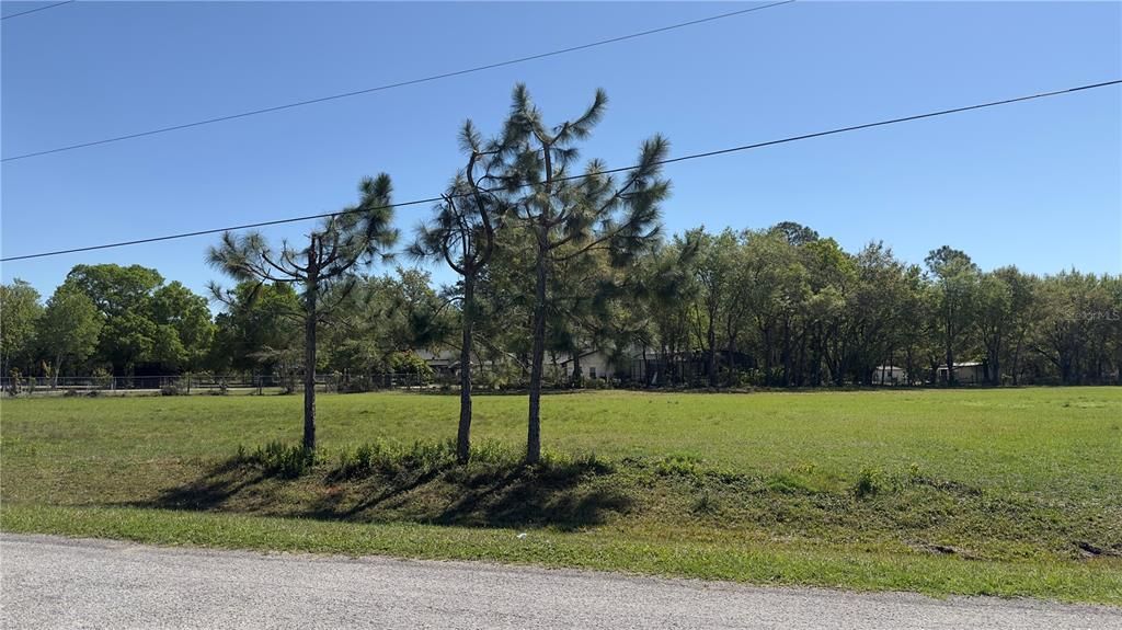 待售: $470,000 (2.38 acres)