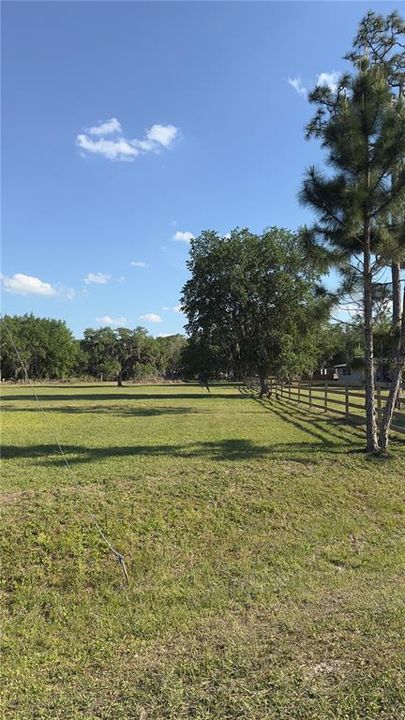 待售: $470,000 (2.38 acres)