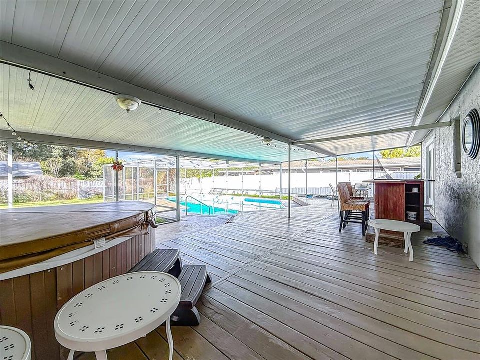 Под контрактом: $224,900 (3 спален, 2 ванн, 1439 Квадратных фут)