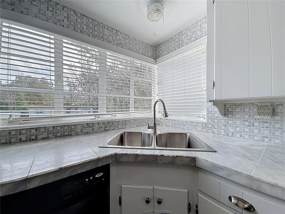 Под контрактом: $224,900 (3 спален, 2 ванн, 1439 Квадратных фут)