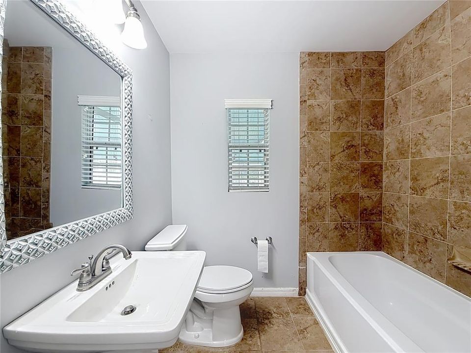 Под контрактом: $224,900 (3 спален, 2 ванн, 1439 Квадратных фут)