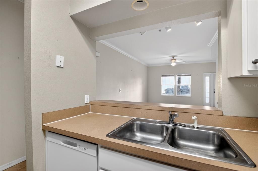 На продажу: $169,000 (1 спален, 1 ванн, 823 Квадратных фут)