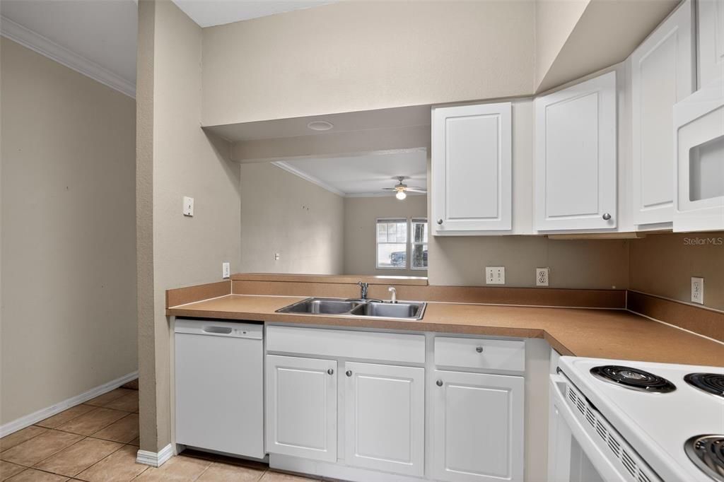 На продажу: $169,000 (1 спален, 1 ванн, 823 Квадратных фут)