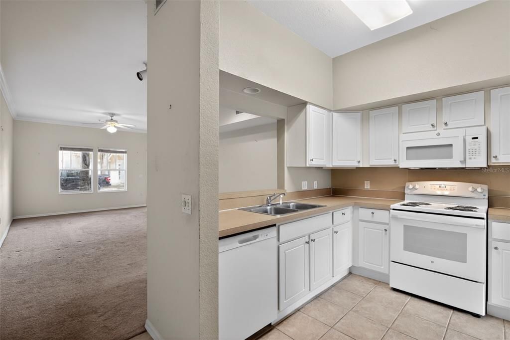 На продажу: $169,000 (1 спален, 1 ванн, 823 Квадратных фут)