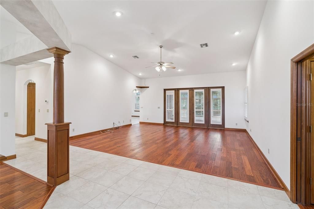 En Venta: $575,000 (3 camas, 3 baños, 2778 Pies cuadrados)