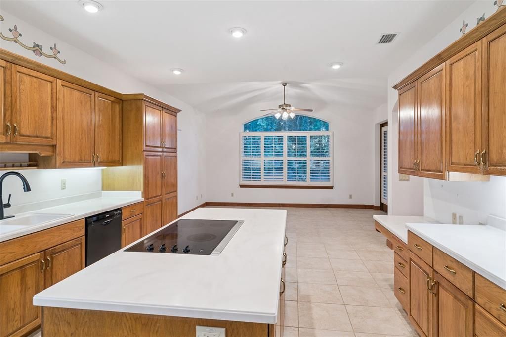 En Venta: $575,000 (3 camas, 3 baños, 2778 Pies cuadrados)