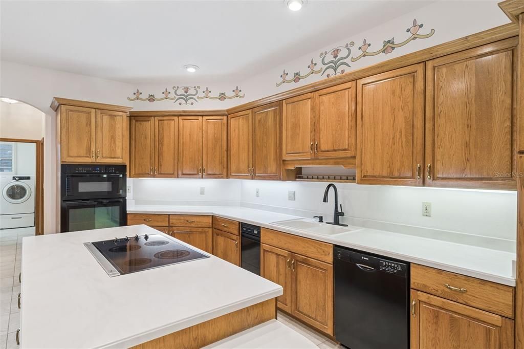 En Venta: $575,000 (3 camas, 3 baños, 2778 Pies cuadrados)