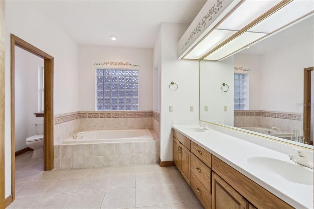 En Venta: $575,000 (3 camas, 3 baños, 2778 Pies cuadrados)