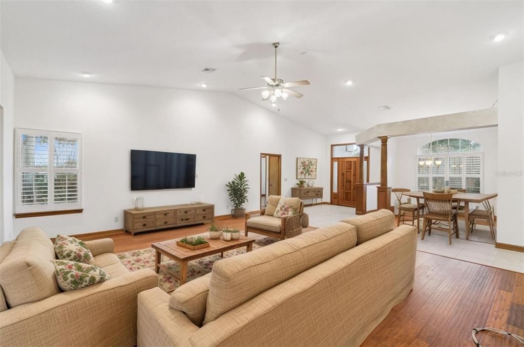 En Venta: $575,000 (3 camas, 3 baños, 2778 Pies cuadrados)