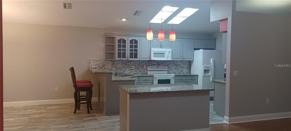 В аренду: $2,050 (3 спален, 2 ванн, 1643 Квадратных фут)