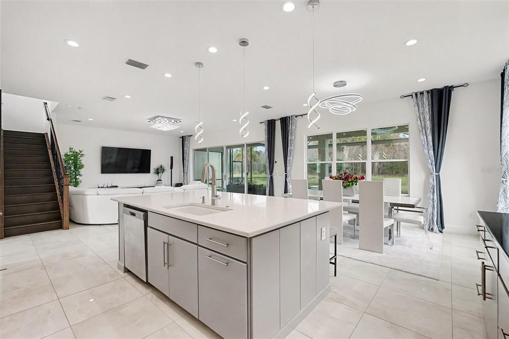 For Sale: $999,998 (5 beds, 5 baths, 3365 Square Feet)