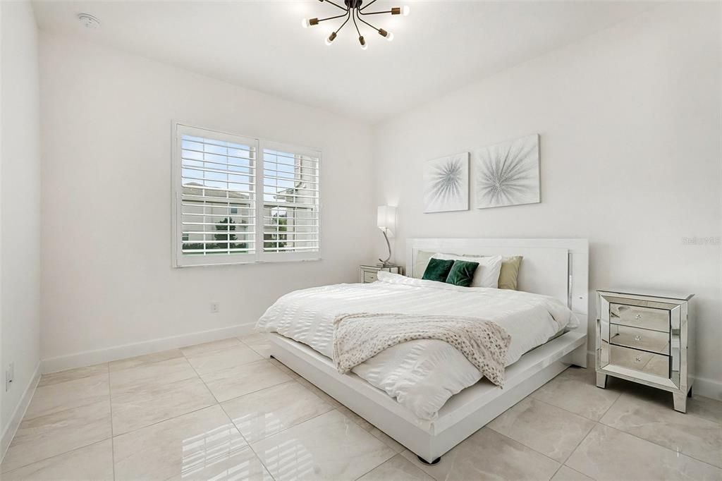 For Sale: $999,998 (5 beds, 5 baths, 3365 Square Feet)