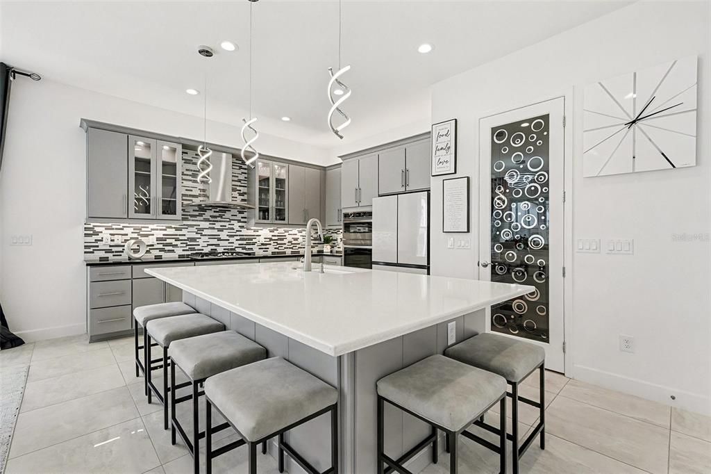 For Sale: $999,998 (5 beds, 5 baths, 3365 Square Feet)