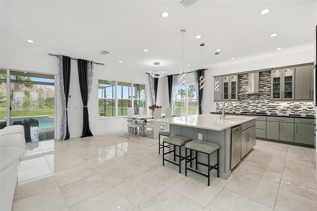 For Sale: $999,998 (5 beds, 5 baths, 3365 Square Feet)