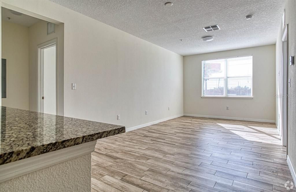 На продажу: $219,000 (2 спален, 0 ванн, 1030 Квадратных фут)