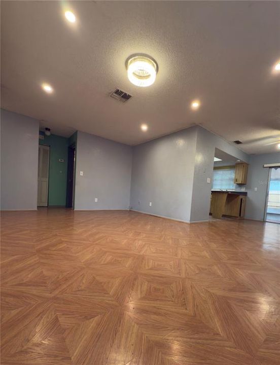 For Rent: $2,400 (2 beds, 2 baths, 1095 Square Feet)