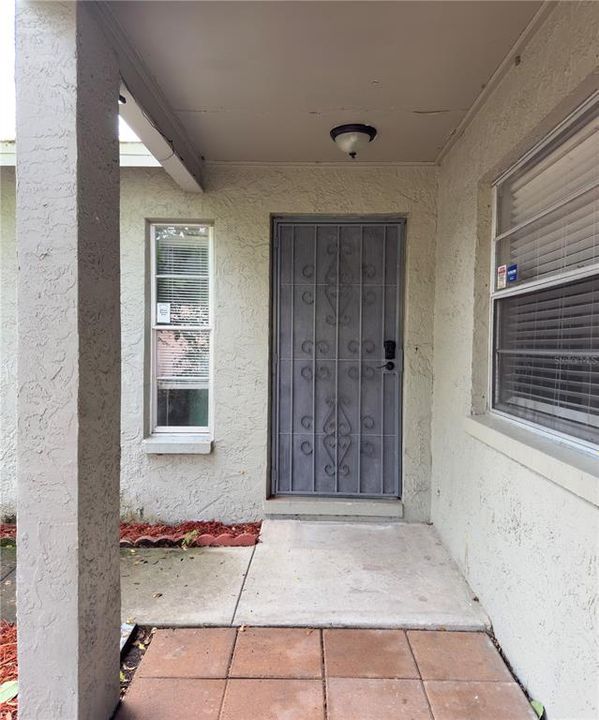 For Rent: $2,400 (2 beds, 2 baths, 1095 Square Feet)