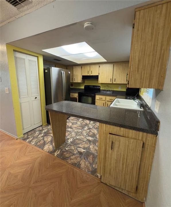 For Rent: $2,400 (2 beds, 2 baths, 1095 Square Feet)