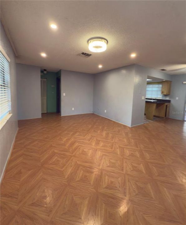 For Rent: $2,400 (2 beds, 2 baths, 1095 Square Feet)