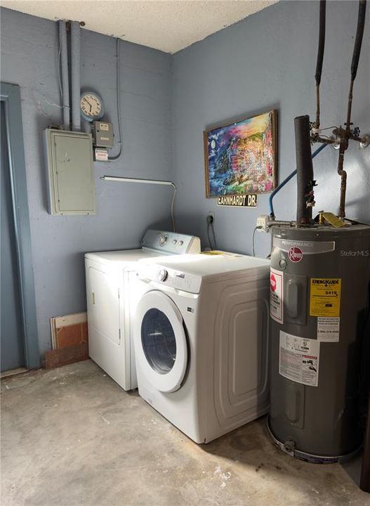 For Rent: $2,400 (2 beds, 2 baths, 1095 Square Feet)