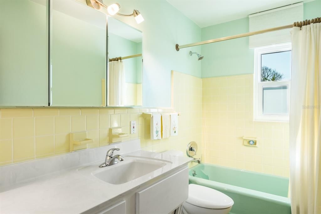 待售: $670,000 (2 贝兹, 2 浴室, 1604 平方英尺)