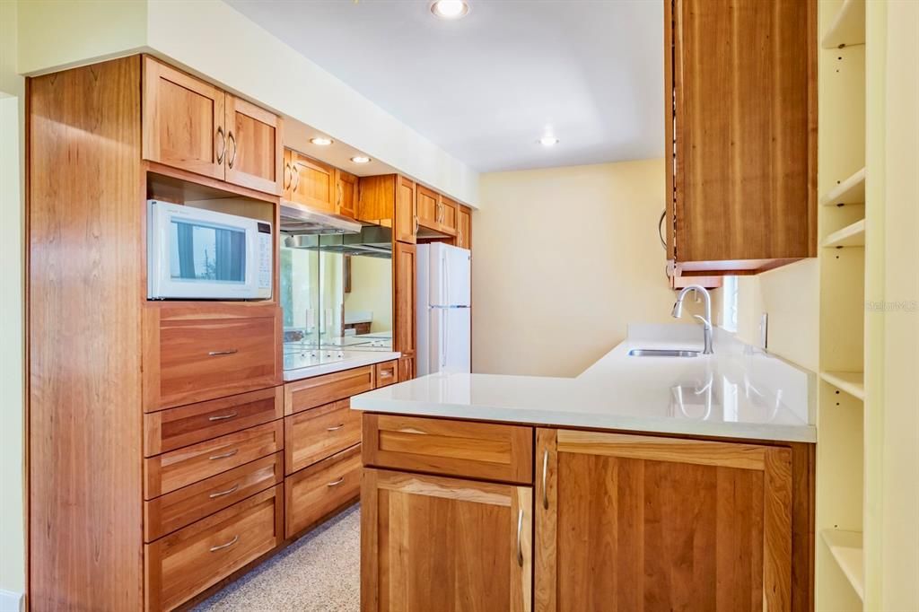 待售: $670,000 (2 贝兹, 2 浴室, 1604 平方英尺)