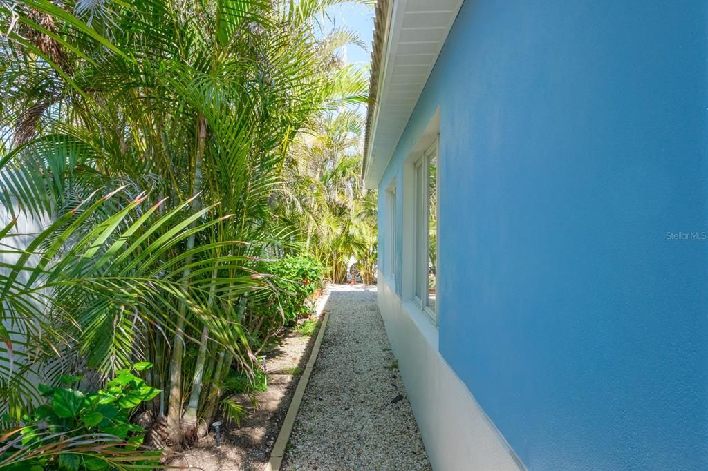 待售: $670,000 (2 贝兹, 2 浴室, 1604 平方英尺)