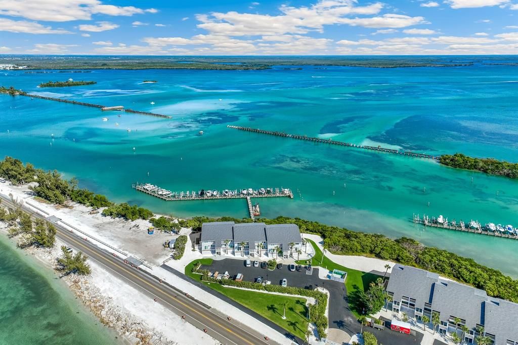 На продажу: $1,145,000 (2 спален, 2 ванн, 1484 Квадратных фут)