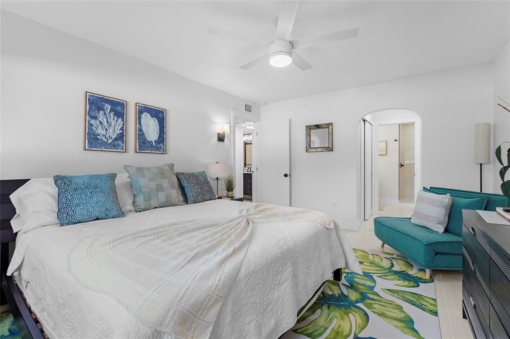 For Rent: $4,500 (2 beds, 2 baths, 900 Square Feet)