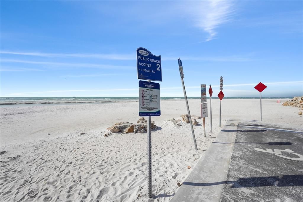 For Rent: $4,500 (2 beds, 2 baths, 900 Square Feet)