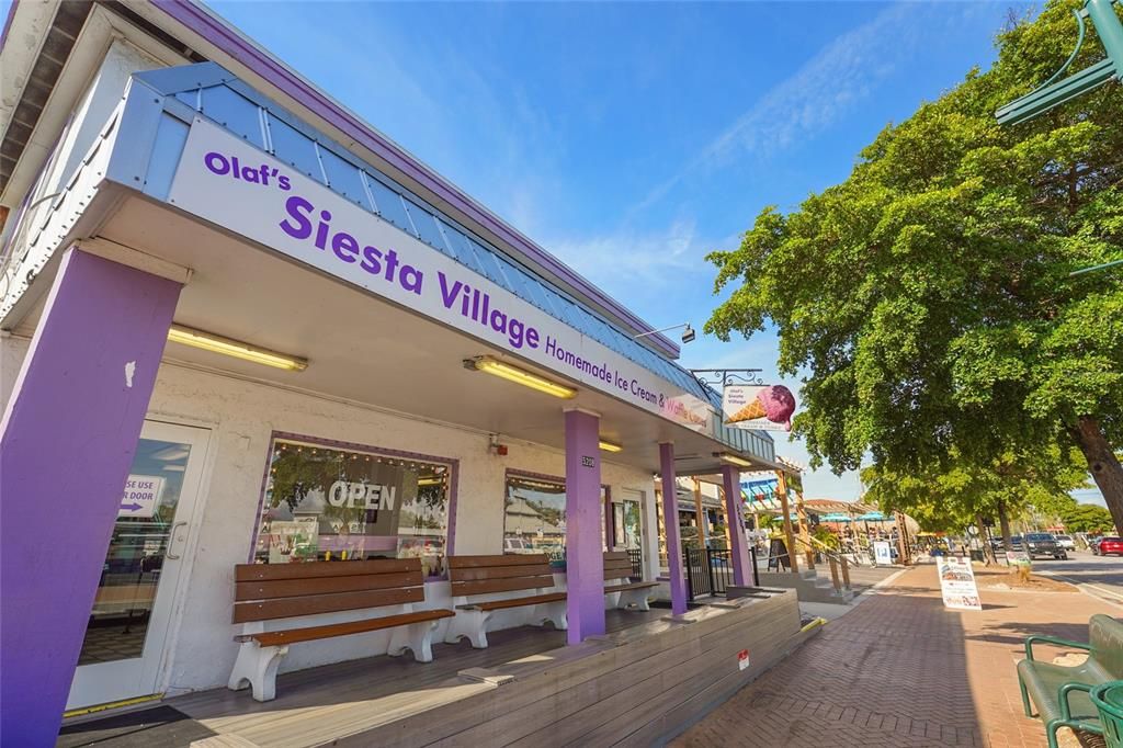 For Rent: $4,500 (2 beds, 2 baths, 900 Square Feet)