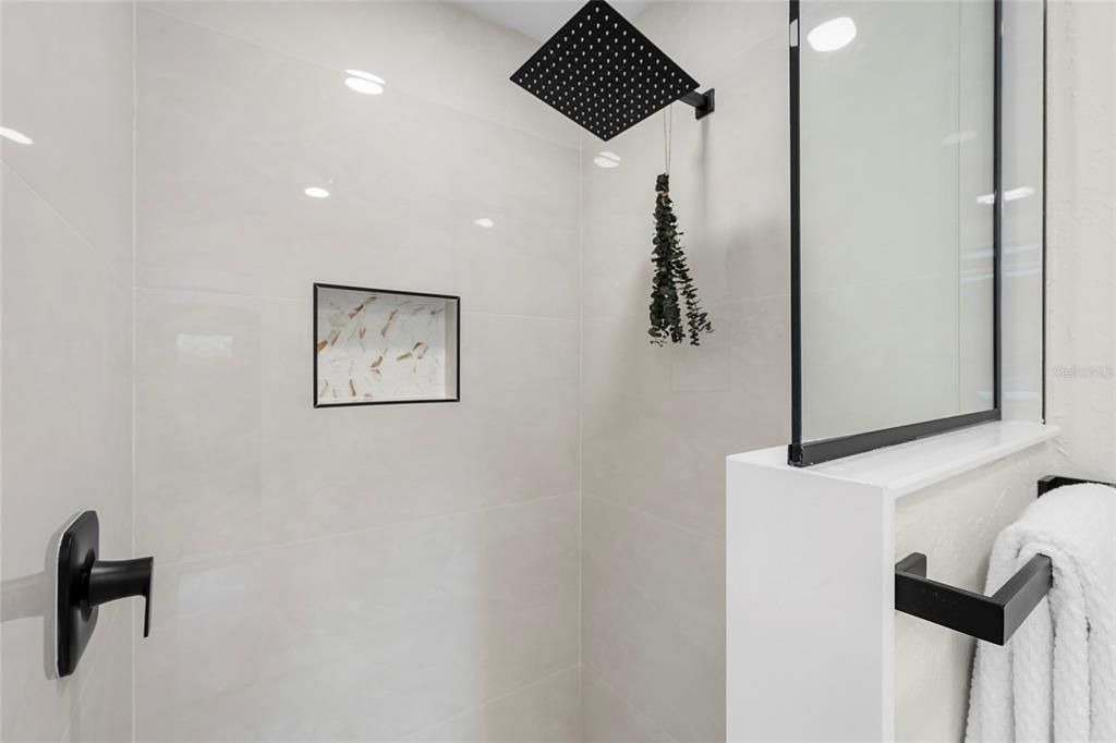 For Rent: $4,500 (2 beds, 2 baths, 900 Square Feet)