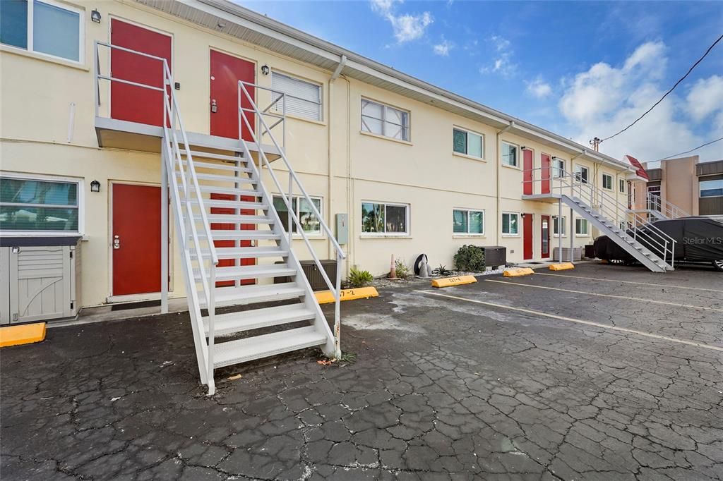 For Rent: $4,500 (2 beds, 2 baths, 900 Square Feet)