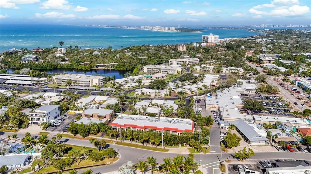 For Rent: $4,500 (2 beds, 2 baths, 900 Square Feet)