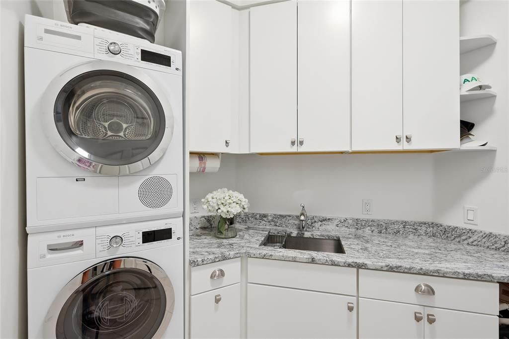 For Sale: $929,900 (3 beds, 3 baths, 2658 Square Feet)