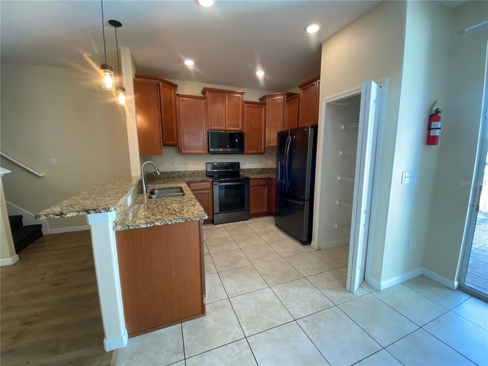 For Rent: $2,100 (3 beds, 2 baths, 1666 Square Feet)