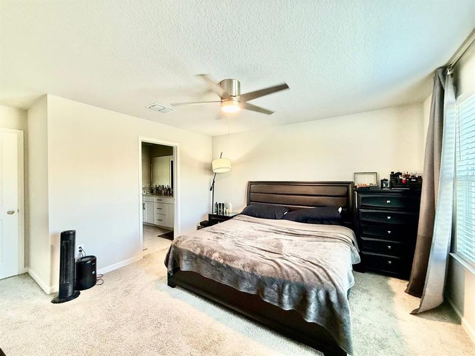 For Rent: $2,900 (3 beds, 2 baths, 1716 Square Feet)