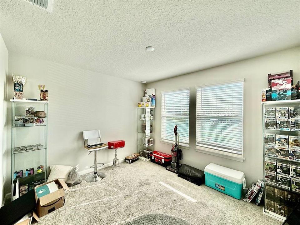 For Rent: $2,900 (3 beds, 2 baths, 1716 Square Feet)