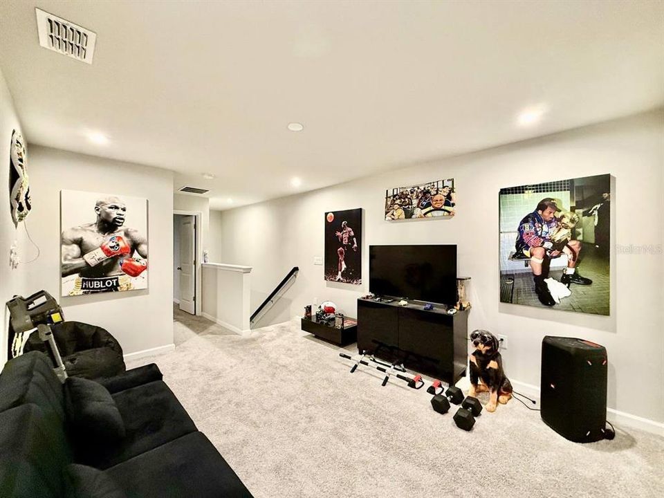 For Rent: $2,900 (3 beds, 2 baths, 1716 Square Feet)