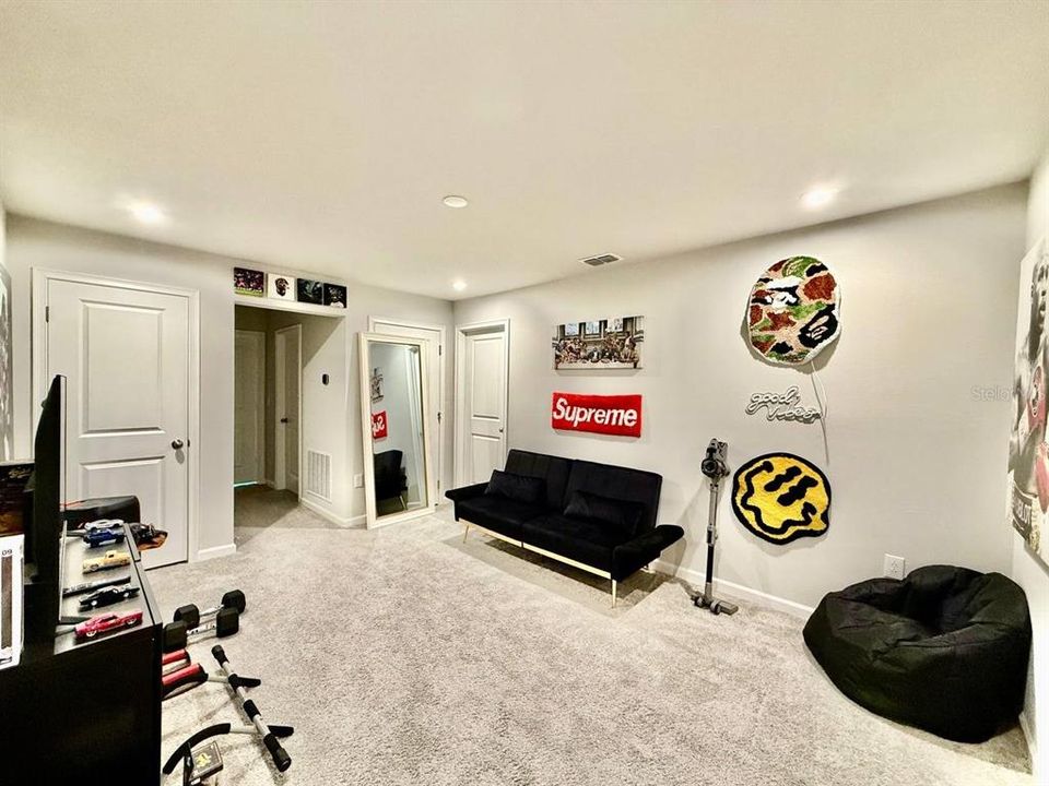 For Rent: $2,900 (3 beds, 2 baths, 1716 Square Feet)