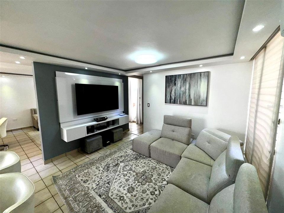 En Venta: $525,000 (4 camas, 2 baños, 1723 Pies cuadrados)