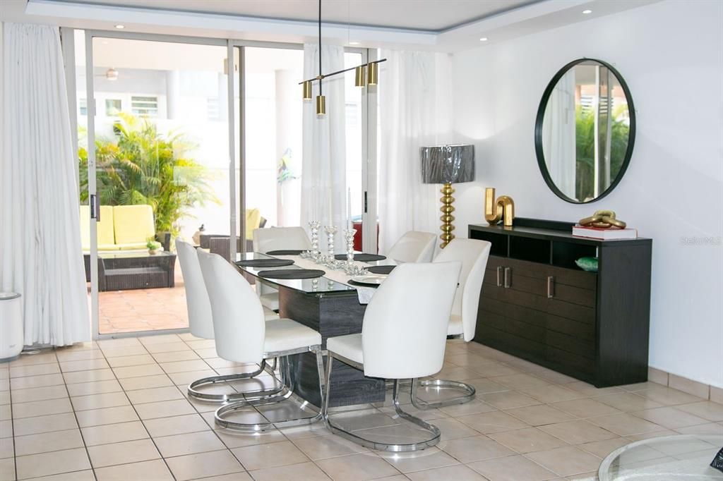 En Venta: $525,000 (4 camas, 2 baños, 1723 Pies cuadrados)